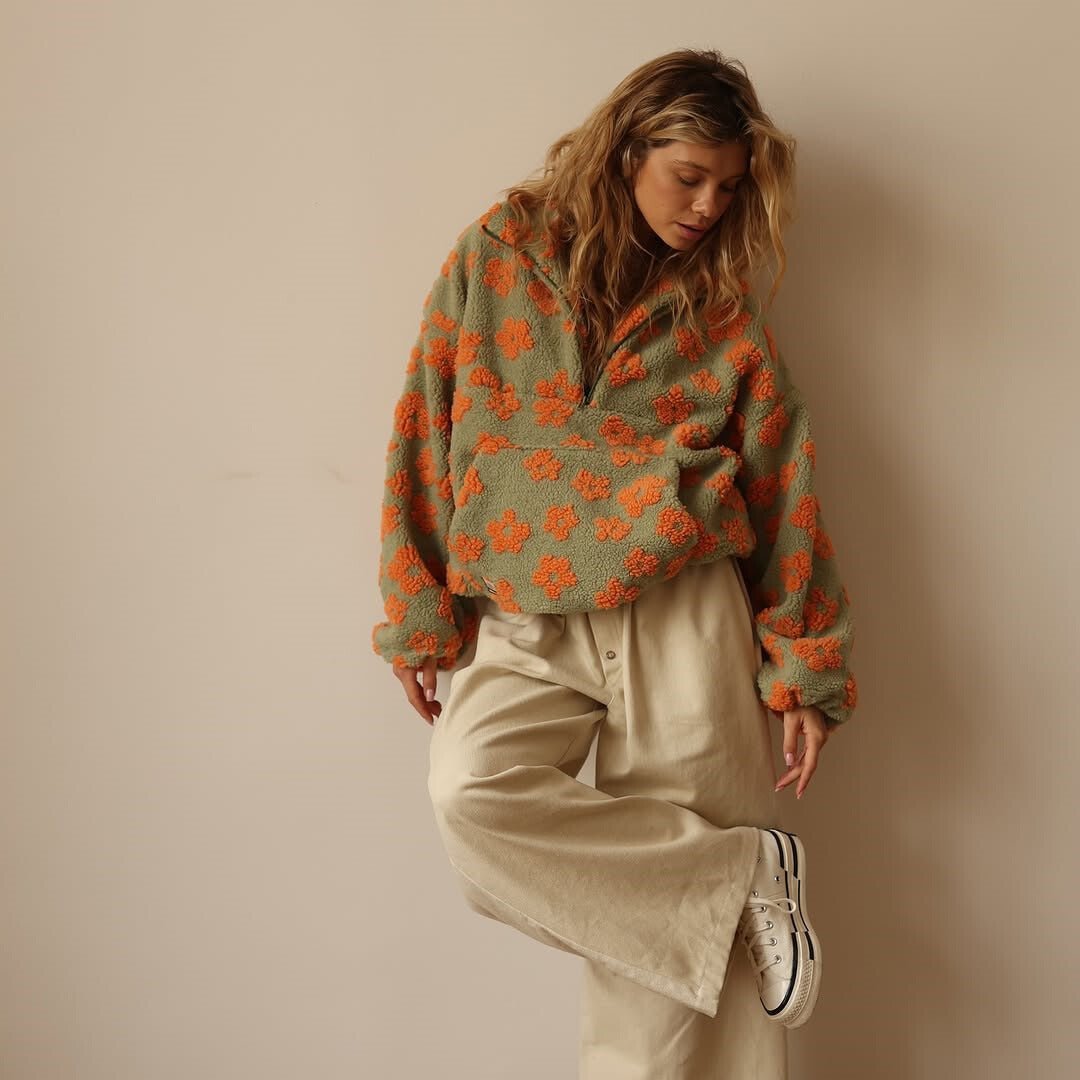 Solveig | Sudadera Oversize de Borreguito Floral con Media Cremallera