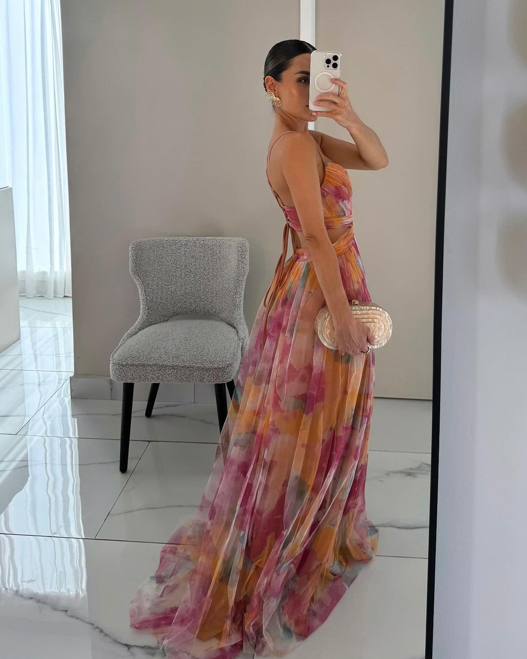 Lisora | Maxiklänning i chiffong med blomstertryck – lätt elegans och sommarstil - StilfulltdressDWOD4-YL593017ViolettSLisora | Maxiklänning i chiffong med blomstertryck – lätt elegans och sommarstil