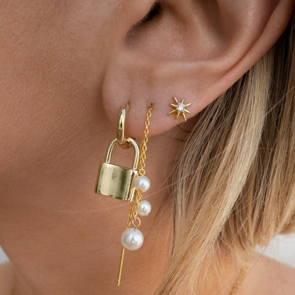 Wren | Pendientes de Botón Dorados con Estrella de Cristal