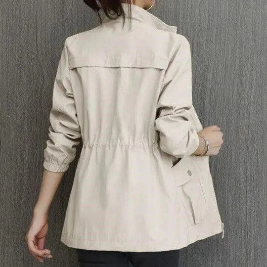 Brynn | Gabardina Ligera con Cintura Ajustable