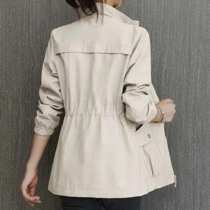 Brynn | Gabardina Ligera con Cintura Ajustable