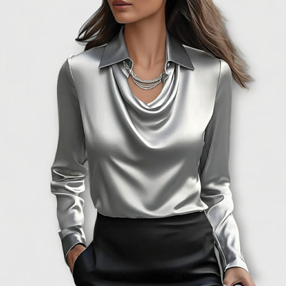 Verity | Blusa de Satén con Cuello y Escote Drapeado