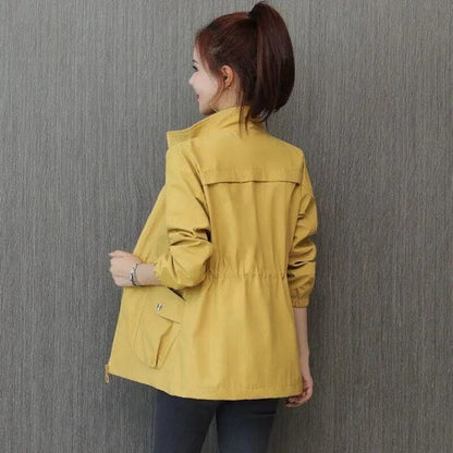 Brynn | Gabardina Ligera con Cintura Ajustable