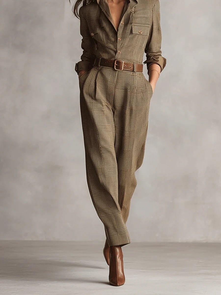 Agnete | Ternet Brun Utility Jumpsuit med Skjortekrave - StilfulltWomen's jumpsuits1XSAgnete | Ternet Brun Utility Jumpsuit med Skjortekrave