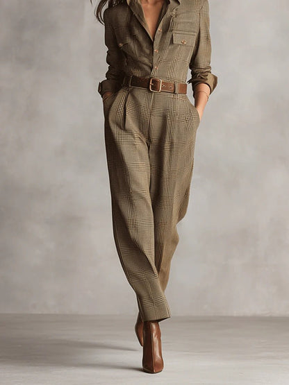 Agnete | Ternet Brun Utility Jumpsuit med Skjortekrave - StilfulltWomen's jumpsuits1XSAgnete | Ternet Brun Utility Jumpsuit med Skjortekrave