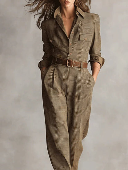 Agnete | Ternet Brun Utility Jumpsuit med Skjortekrave - StilfulltWomen's jumpsuits1XSAgnete | Ternet Brun Utility Jumpsuit med Skjortekrave
