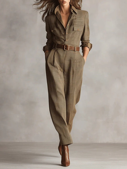 Agnete | Ternet Brun Utility Jumpsuit med Skjortekrave - StilfulltWomen's jumpsuits1XSAgnete | Ternet Brun Utility Jumpsuit med Skjortekrave