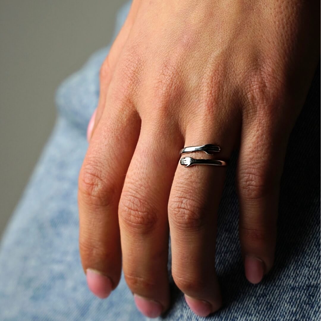 Amarante | Anillo Abierto de Manos Abrazadas - StilfulltWomen's jewelryPlateadoTalla únicaAmarante | Anillo Abierto de Manos Abrazadas