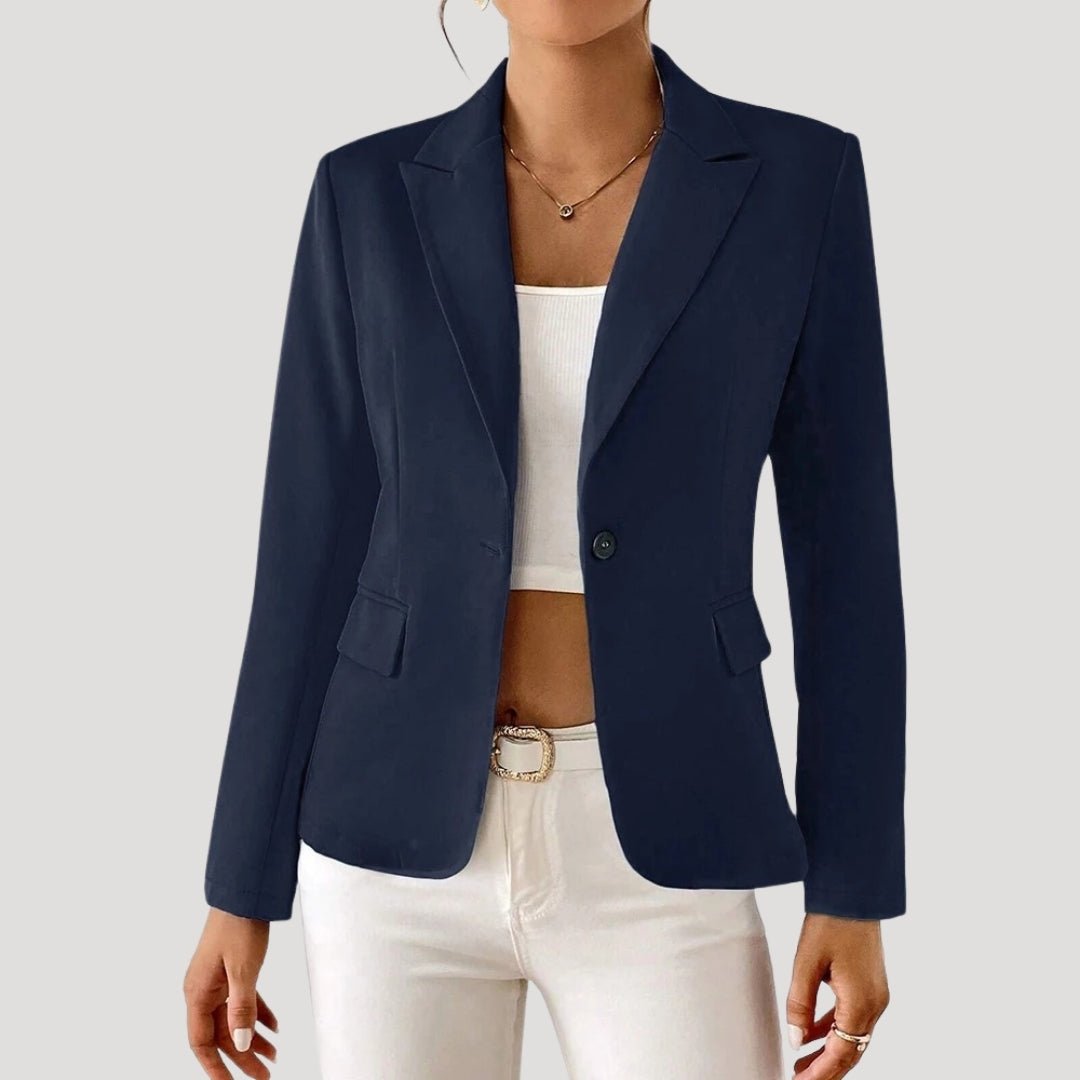 Asta | Figursyet Enkeltknappet Blazer med Bred Revers - StilfulltWomen's jacketsL-FGM3P6-026-KCLyserødSAsta | Figursyet Enkeltknappet Blazer med Bred Revers