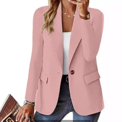 Asta | Figursyet Enkeltknappet Blazer med Bred Revers - StilfulltWomen's jacketsL-FGM3P6-026-KCLyserødSAsta | Figursyet Enkeltknappet Blazer med Bred Revers