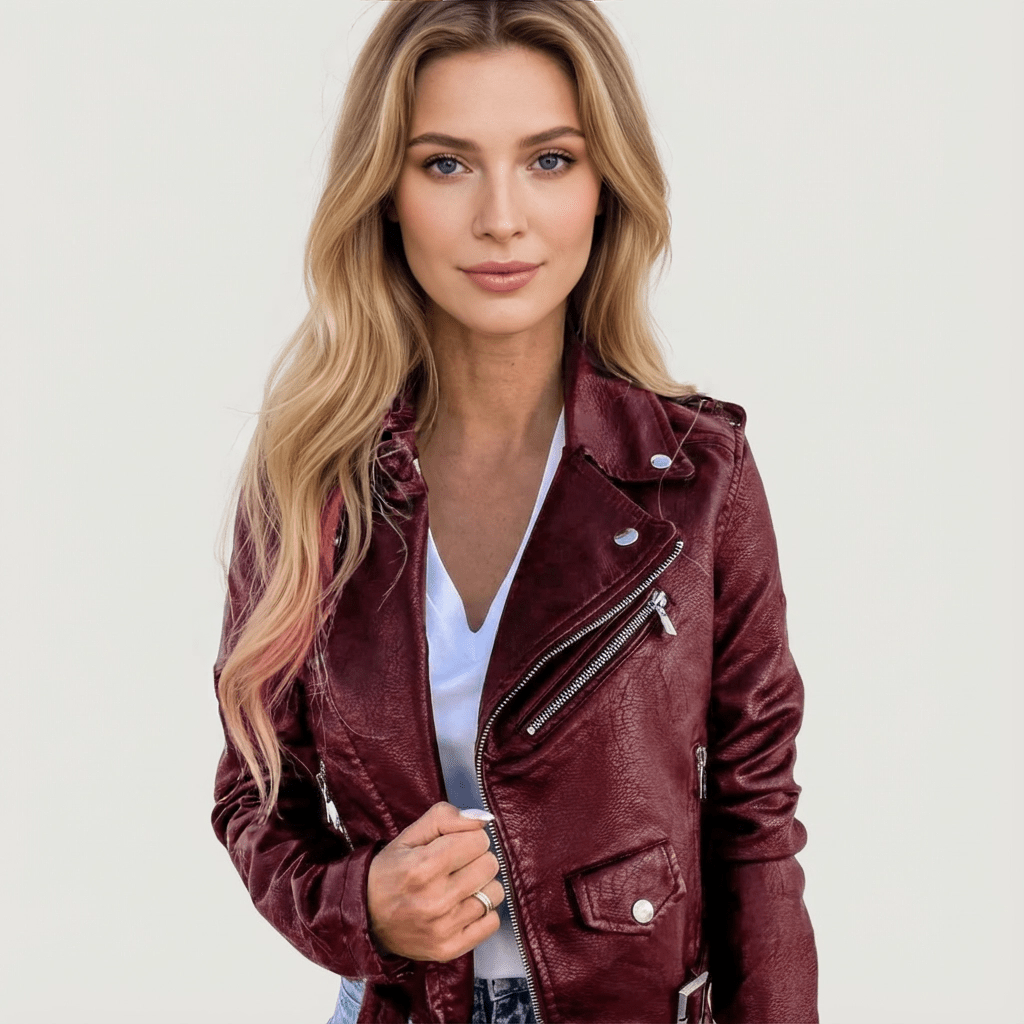 Asta | Kort Taljeret Bikerjakke i Kunstlæder - StilfulltWomen's jacketsSKU_1767464078838_863SortSAsta | Kort Taljeret Bikerjakke i Kunstlæder