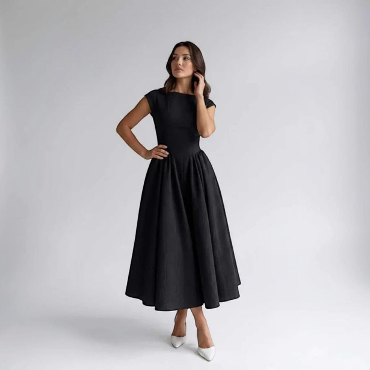 Everly | Vestido Midi Entallado con Vuelo - StilfulltdressNegroSEverly | Vestido Midi Entallado con Vuelo