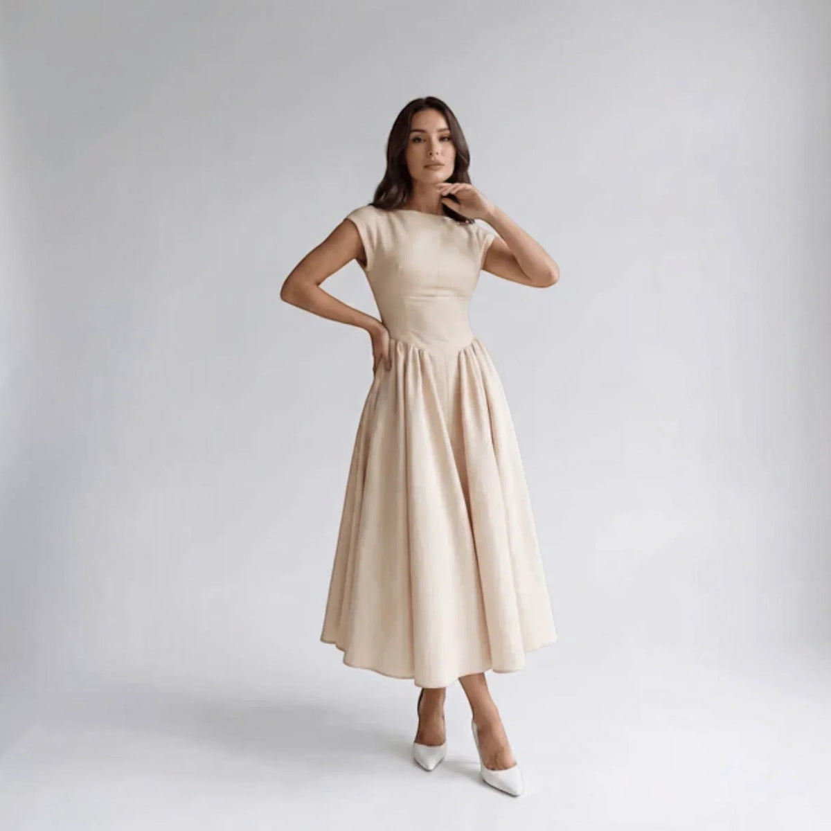Everly | Vestido Midi Entallado con Vuelo - StilfulltdressNegroSEverly | Vestido Midi Entallado con Vuelo