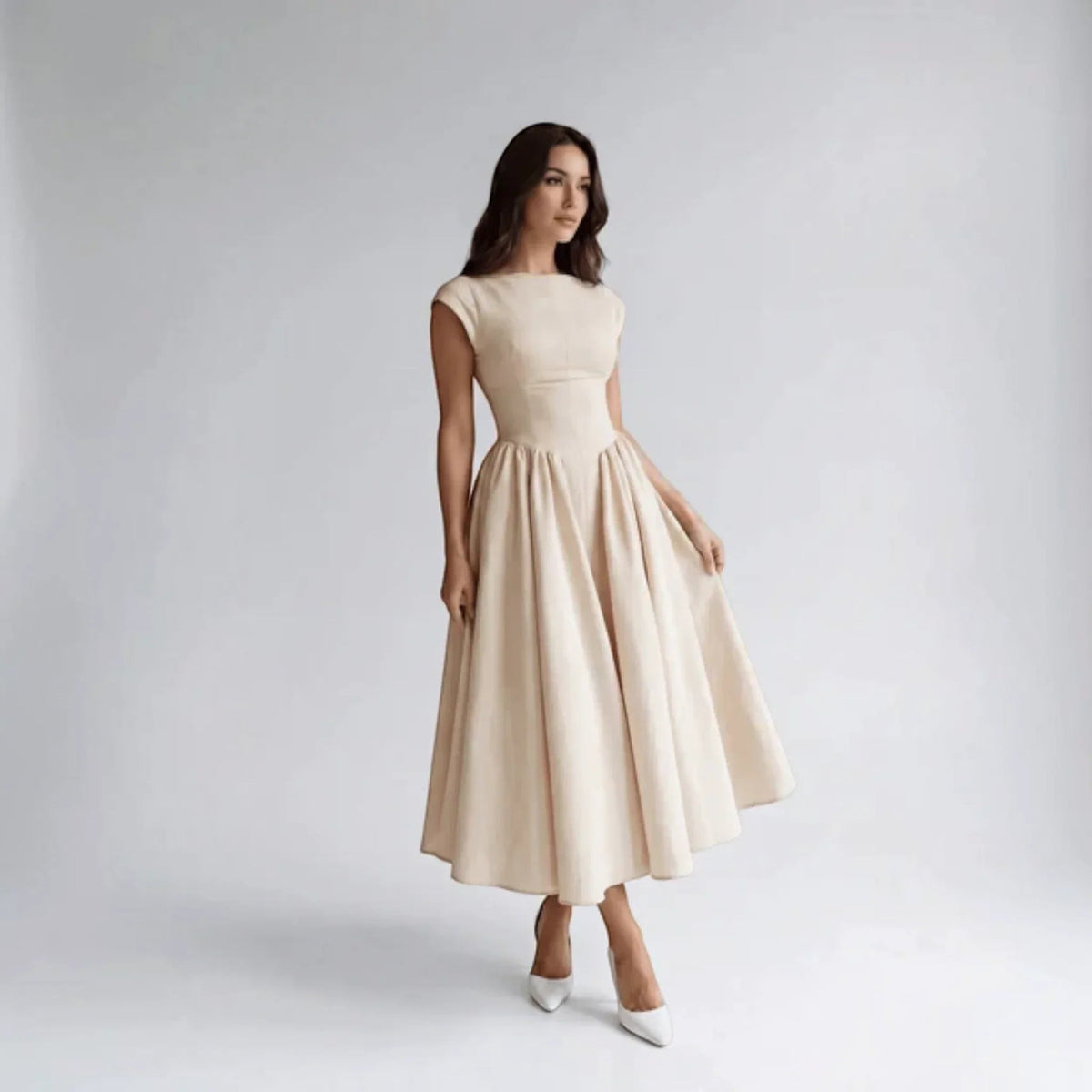 Everly | Vestido Midi Entallado con Vuelo - StilfulltdressNegroSEverly | Vestido Midi Entallado con Vuelo