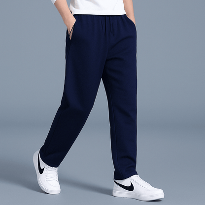 Hayes | Pantalón de Chándal Recto y Holgado - StilfulltMen's pantsCOMFORTABE-DONKE-45MJAzul oscuroMHayes | Pantalón de Chándal Recto y Holgado
