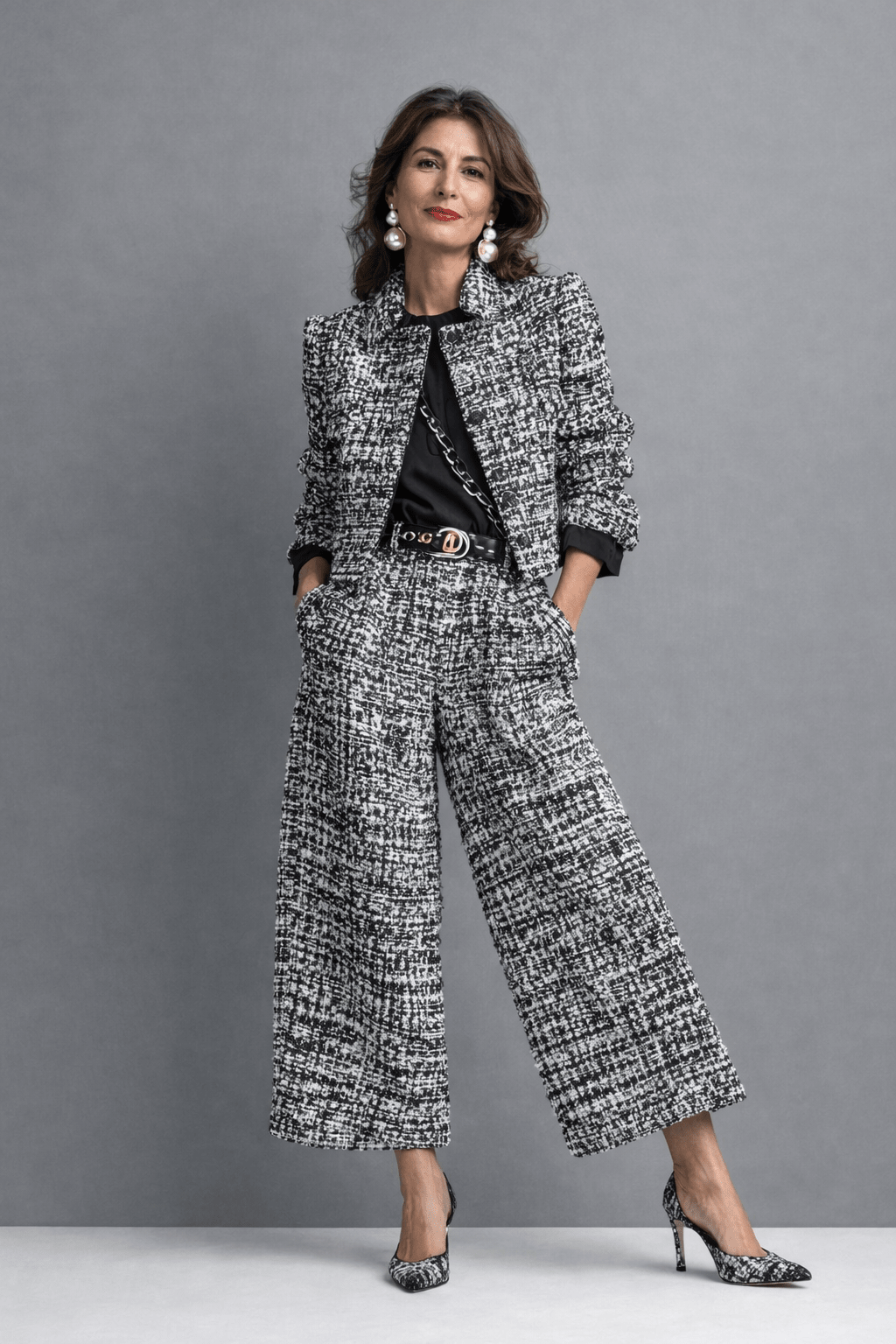 Henriette | Struktureret Todelt Buksedragt i Tweed - StilfulltWomen's outfit setsSortUK6| XSHenriette | Struktureret Todelt Buksedragt i Tweed