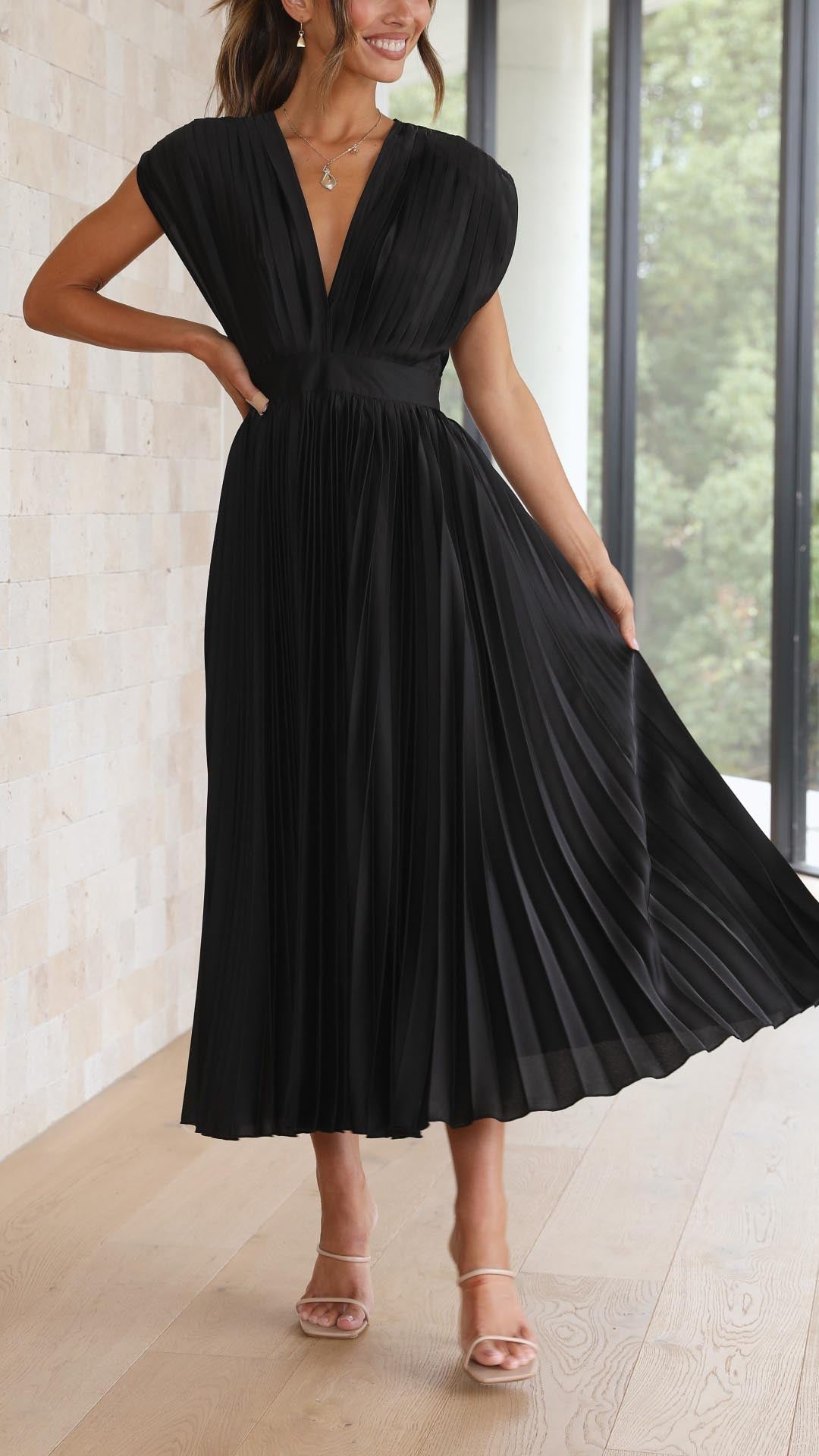 Ilvra | Klänning med djup urringning Elegant och raffinerad - StilfulltdressD3-YB403005SvartSIlvra | Klänning med djup urringning Elegant och raffinerad