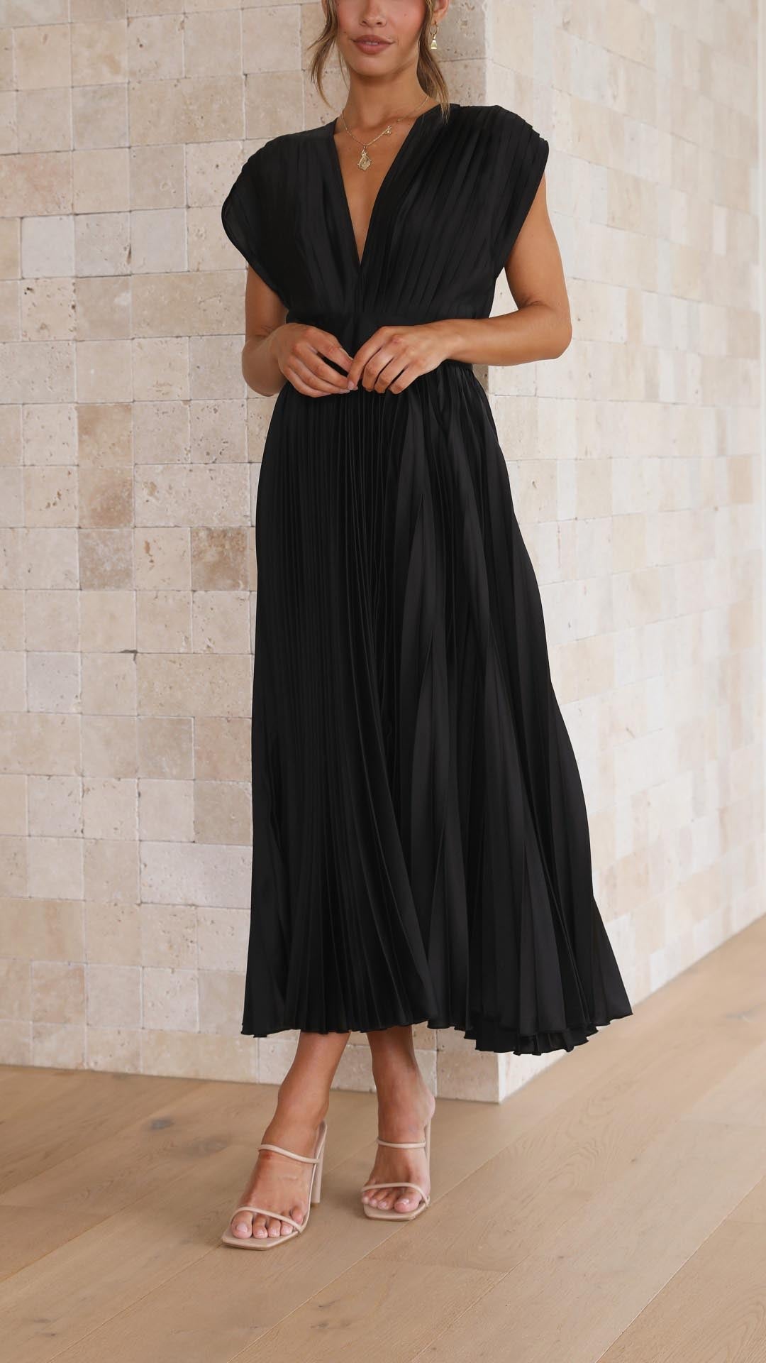 Ilvra | Klänning med djup urringning Elegant och raffinerad - StilfulltdressD3-YB403005SvartSIlvra | Klänning med djup urringning Elegant och raffinerad
