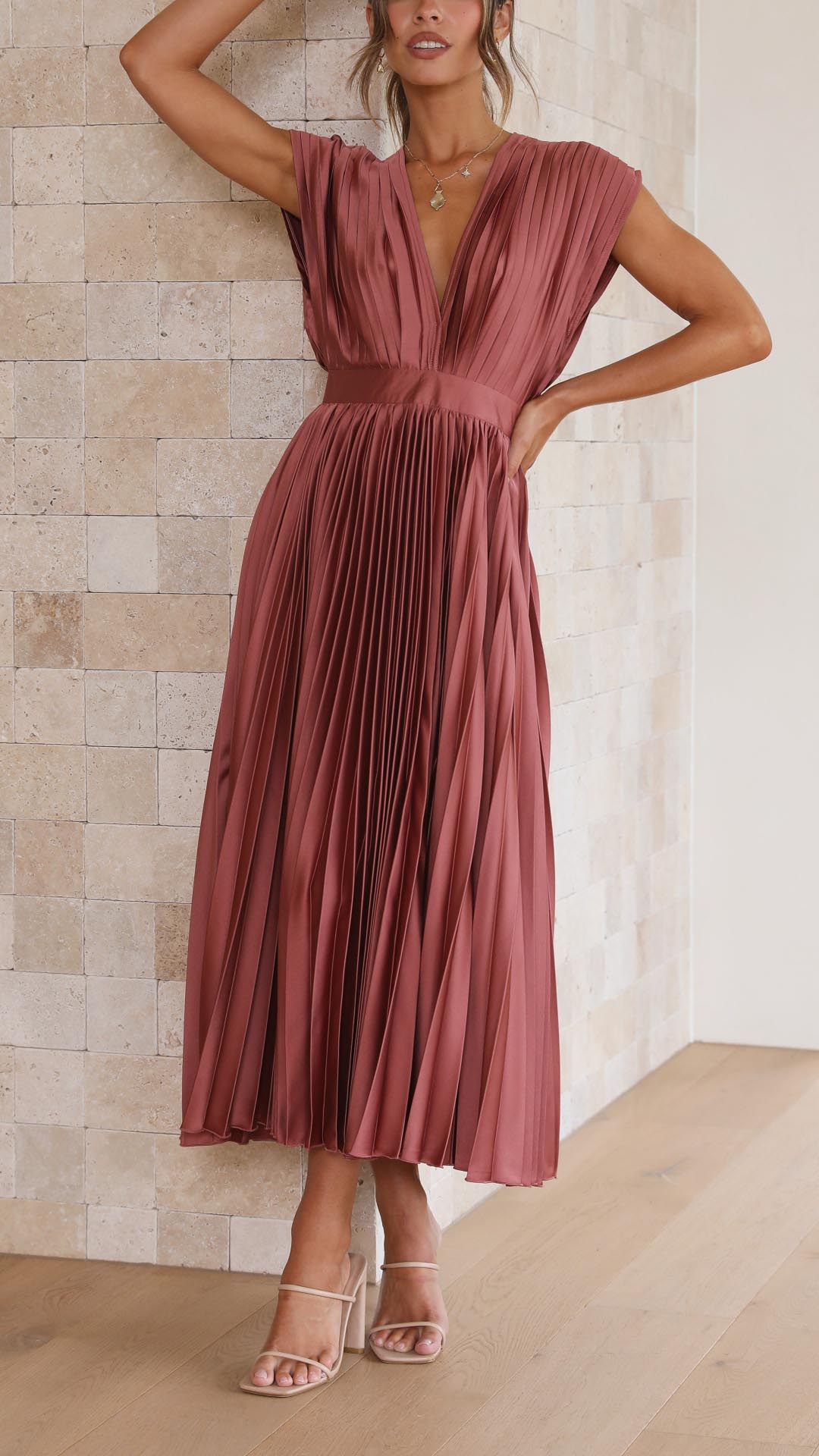 Ilvra | Klänning med djup urringning Elegant och raffinerad - StilfulltdressD3-YB403005SvartSIlvra | Klänning med djup urringning Elegant och raffinerad