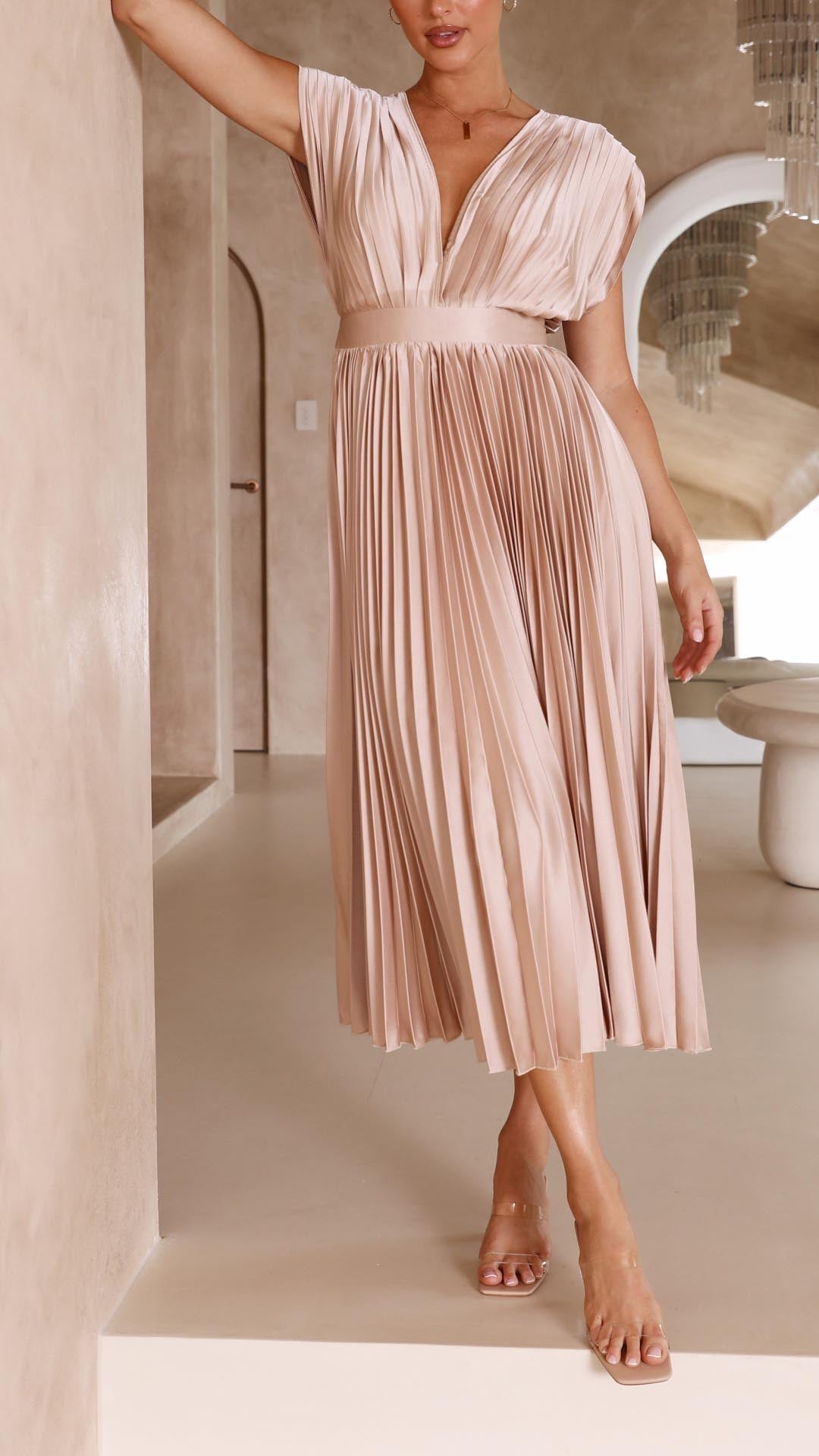 Ilvra | Klänning med djup urringning Elegant och raffinerad - StilfulltdressD3-YB403005SvartSIlvra | Klänning med djup urringning Elegant och raffinerad