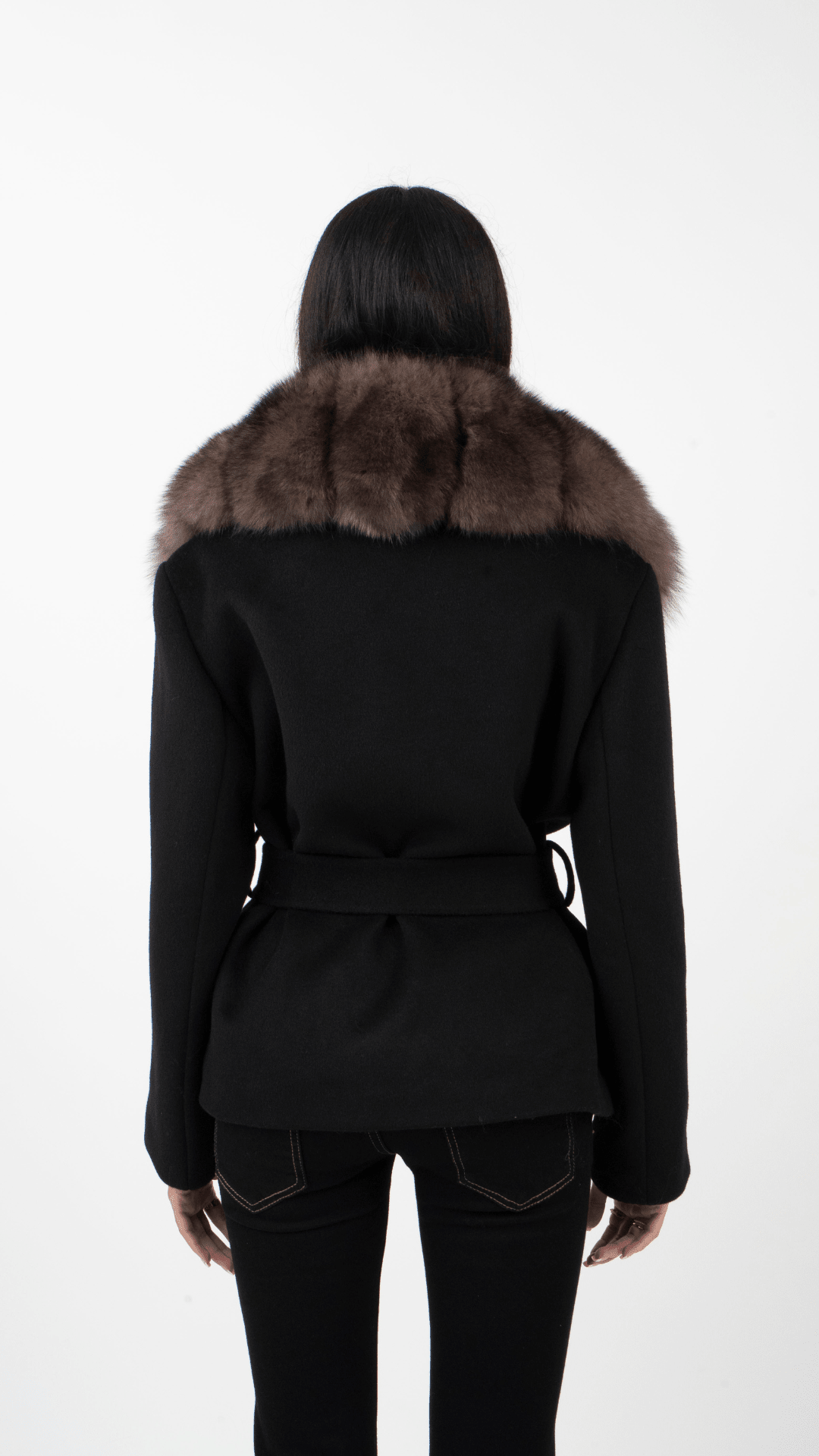 Josefine | Kort Taljeret Vinterjakke med Kunstpelskrave - StilfulltWomen's jackets17164751799746XSJosefine | Kort Taljeret Vinterjakke med Kunstpelskrave