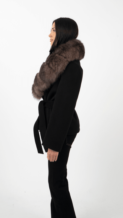 Josefine | Kort Taljeret Vinterjakke med Kunstpelskrave - StilfulltWomen's jackets17164751799746XSJosefine | Kort Taljeret Vinterjakke med Kunstpelskrave