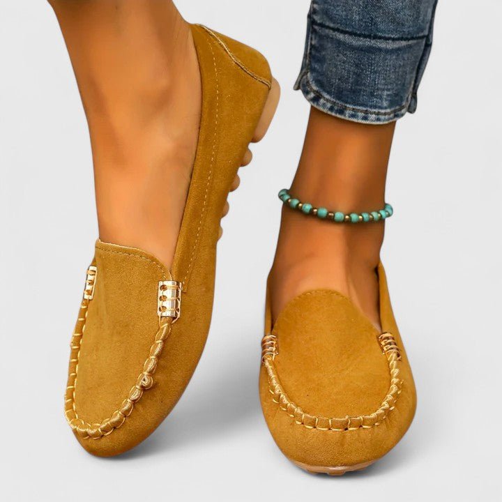 Kensington | Mocasines de Ante con Detalle Metálico - StilfulltWomen's shoesAmarillo35Kensington | Mocasines de Ante con Detalle Metálico