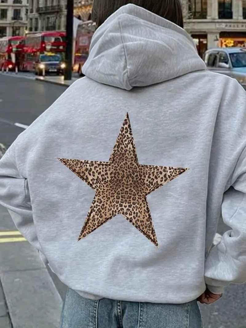 Liva | Afslappet Oversized Hættetrøje med Leopardstjerne - StilfulltWomen's sweatersSølvSLiva | Afslappet Oversized Hættetrøje med Leopardstjerne