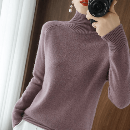 Lucía | Jersey de Mujer de Cuello Alto y Punto Fino - StilfulltWomen's sweatersCamelSLucía | Jersey de Mujer de Cuello Alto y Punto Fino