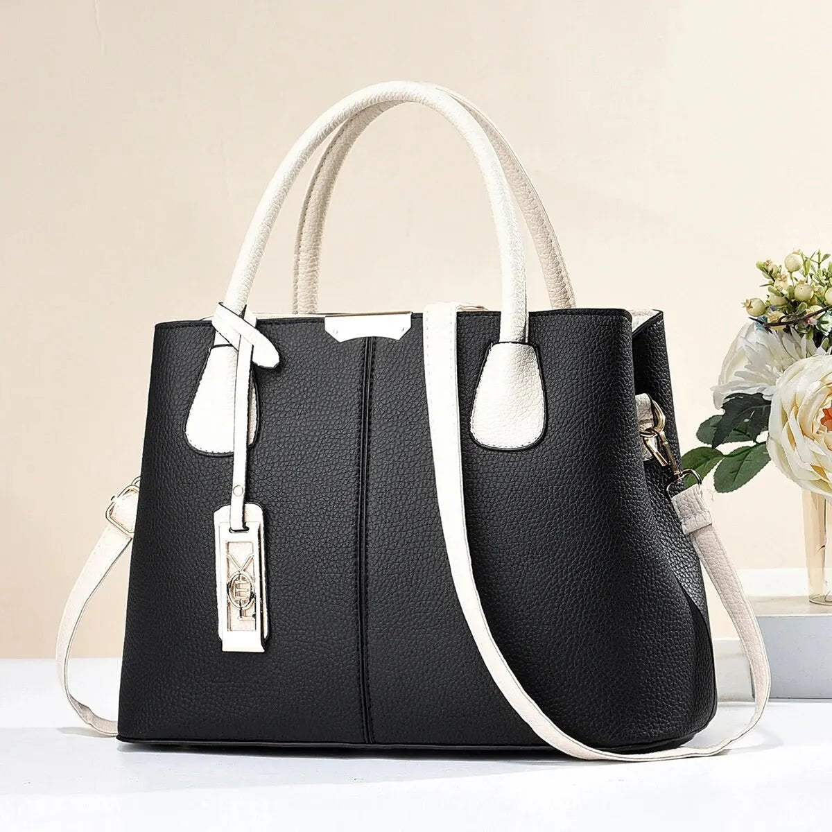 Lucienne | Bolso de Mano Estructurado con Bandolera - StilfulltWomen's handbagsVER25BLAVER9812Negro y blancoLucienne | Bolso de Mano Estructurado con Bandolera