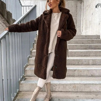 Nanna | Lang Blød Teddyfrakke med Revers - StilfulltWomen's jackets5:100014064;14:100018786#coffeeMørkebrunSNanna | Lang Blød Teddyfrakke med Revers