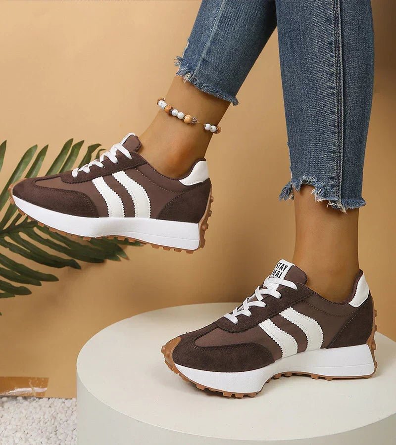 Nerea | Zapatillas Retro Acolchadas con Plataforma - StilfulltWomen's shoesG202601418242-54Marrón oscuro36Nerea | Zapatillas Retro Acolchadas con Plataforma