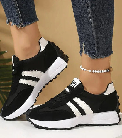 Nerea | Zapatillas Retro Acolchadas con Plataforma - StilfulltWomen's shoesG202601418242-14Negro36Nerea | Zapatillas Retro Acolchadas con Plataforma