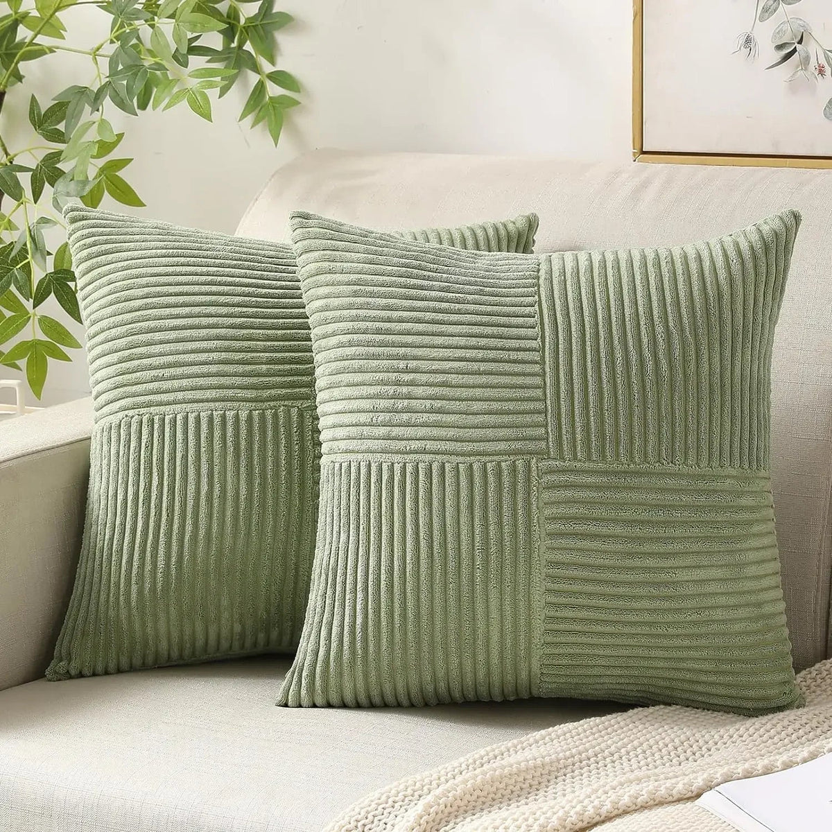 Olivine | Set de 2 Fundas de Cojín de Pana Suave - StilfulltHome decorRIBFLUWELE-LICHT-TJPIVerde claro45 x 45 cmOlivine | Set de 2 Fundas de Cojín de Pana Suave