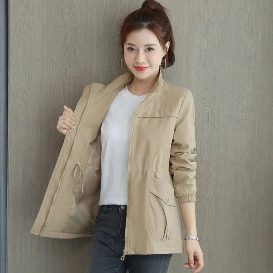 Brynn | Gabardina Ligera con Cintura Ajustable