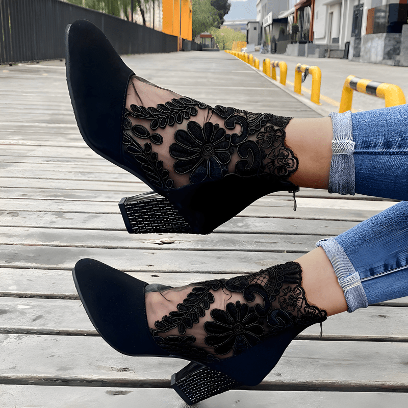 Rosalind | Botines de Encaje Floral con Tacón Ancho - StilfulltWomen's shoesRojo35Rosalind | Botines de Encaje Floral con Tacón Ancho