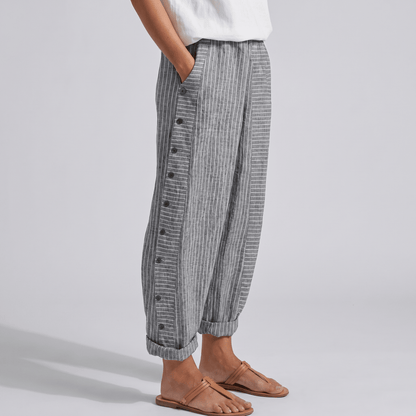 Tatum | Pantalón Recto con Panel de Rayas y Botones - StilfulltWomen's pantsGrisXSTatum | Pantalón Recto con Panel de Rayas y Botones