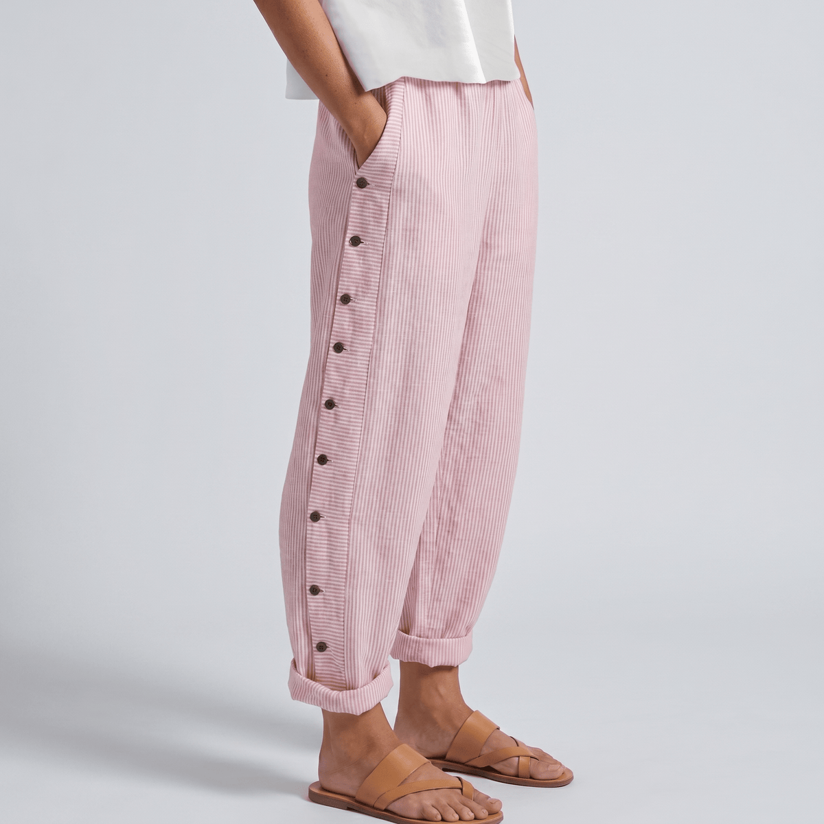 Tatum | Pantalón Recto con Panel de Rayas y Botones - StilfulltWomen's pantsRosaXSTatum | Pantalón Recto con Panel de Rayas y Botones