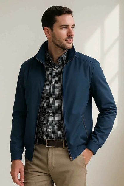 Viggo | Let Minimalistisk Overgangsjakke med Høj Krave - StilfulltMen's jacketsSKU_1785738421162_354BlåSViggo | Let Minimalistisk Overgangsjakke med Høj Krave