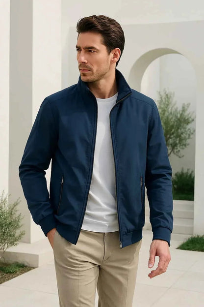 Viggo | Let Minimalistisk Overgangsjakke med Høj Krave - StilfulltMen's jacketsSKU_1785738421162_495SortSViggo | Let Minimalistisk Overgangsjakke med Høj Krave