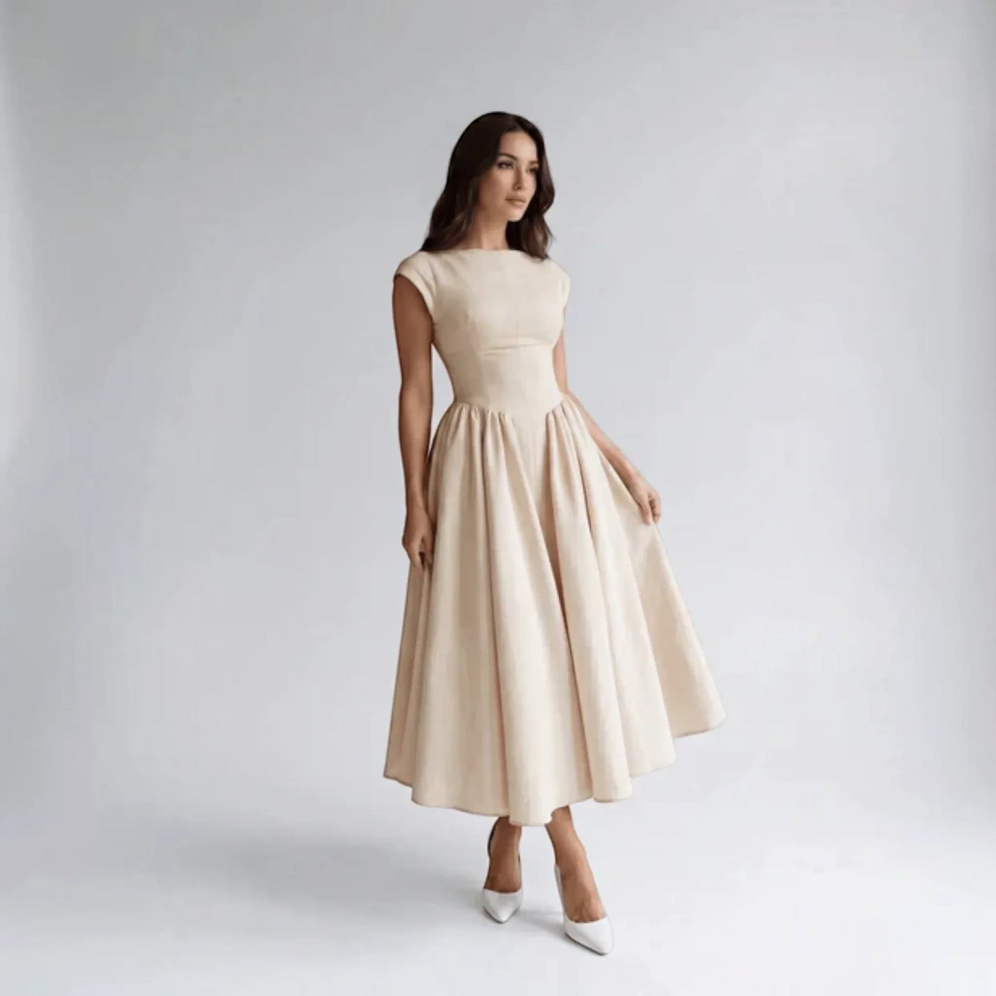 Everly | Vestido Midi Entallado con Vuelo