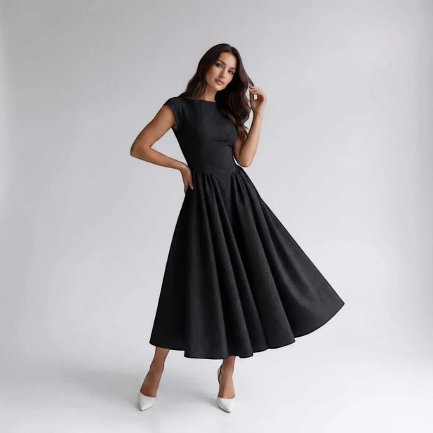 Everly | Vestido Midi Entallado con Vuelo