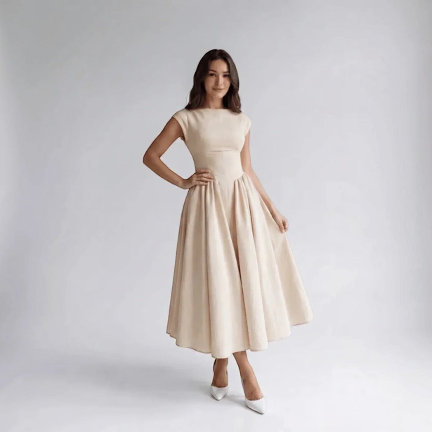 Everly | Vestido Midi Entallado con Vuelo