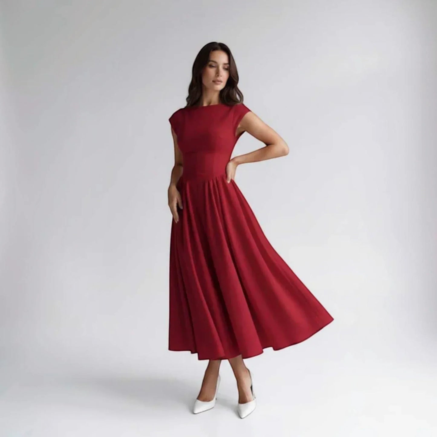 Everly | Vestido Midi Entallado con Vuelo