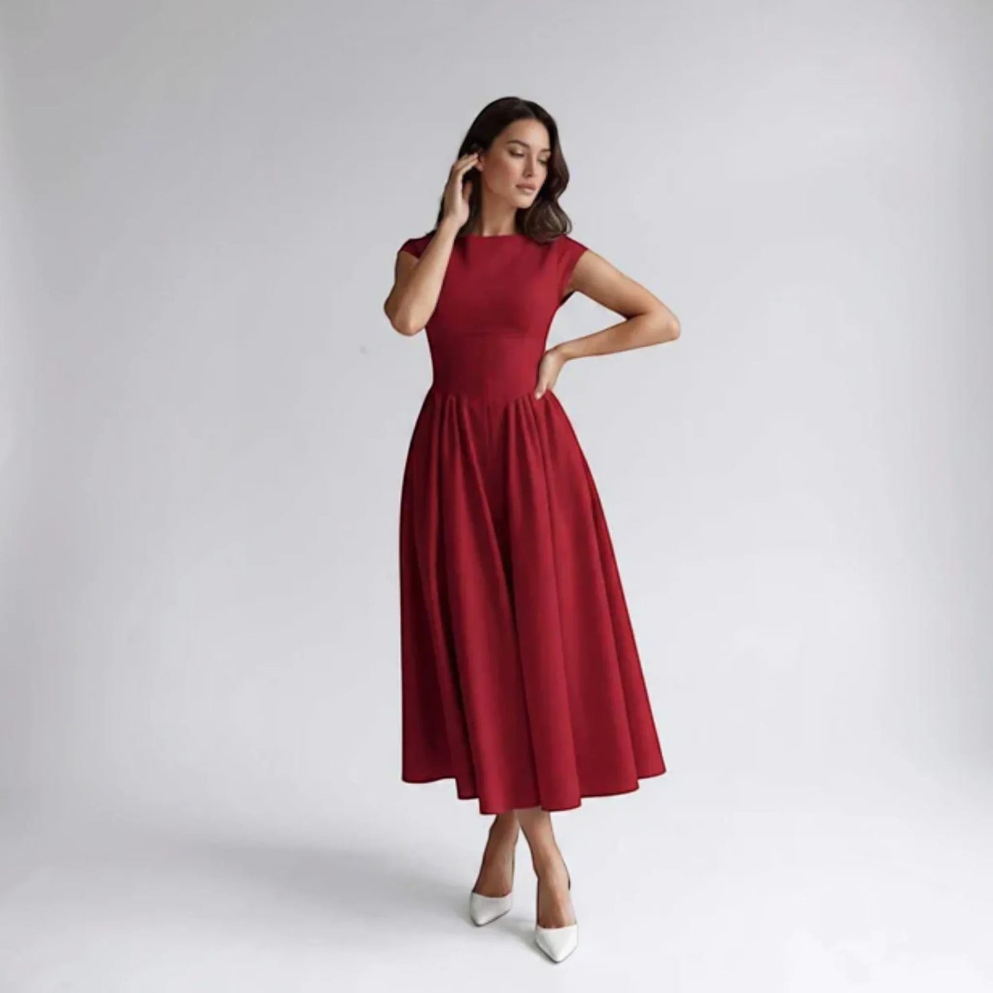 Everly | Vestido Midi Entallado con Vuelo